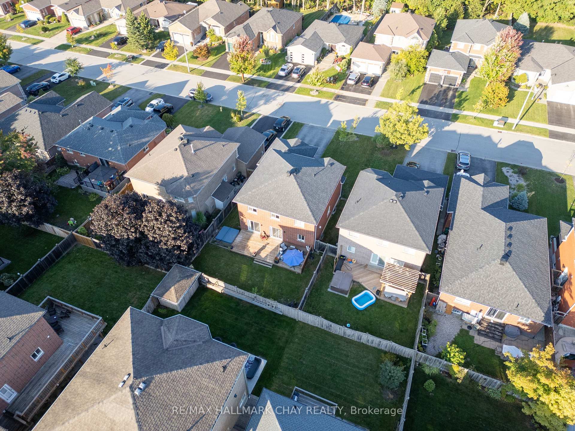 Photo 33 of 105 Crompton Drive, Barrie, Little Lake — HOMEH