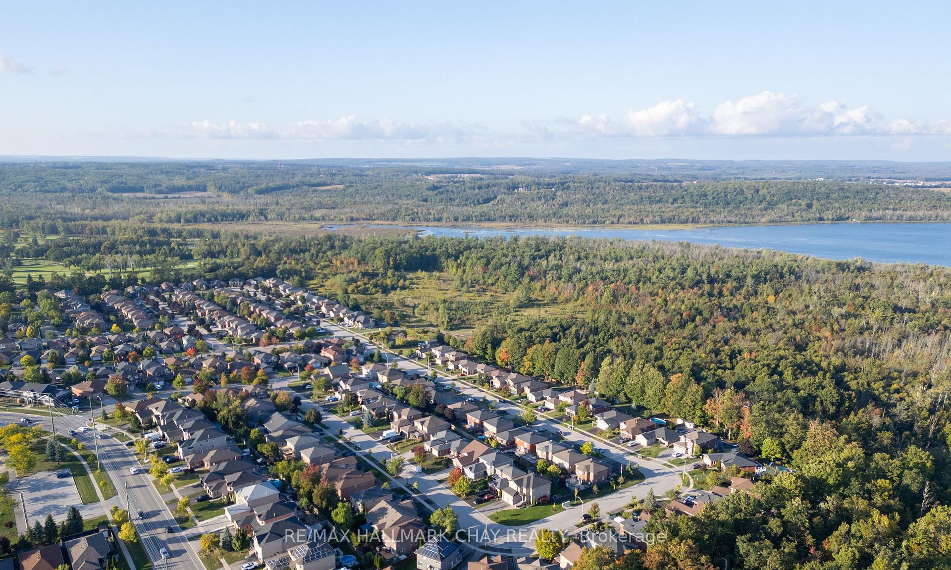 Photo 34 of 105 Crompton Drive, Barrie, Little Lake — HOMEH