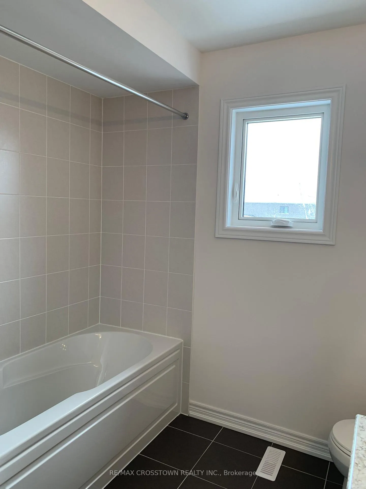 Photo 15 of 50 Baycroft Boulevard, Essa, Angus — HOMEH