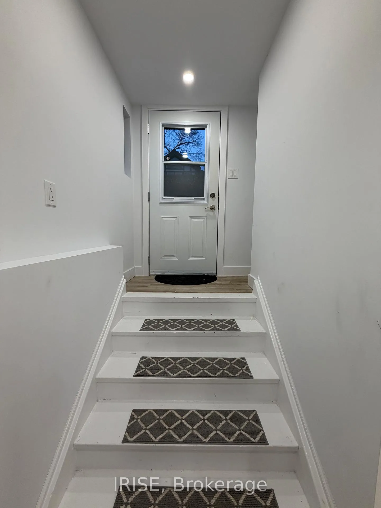 Photo 17 of Unit A, 2 Selwood Avenue, Toronto, The Beaches — HOMEH