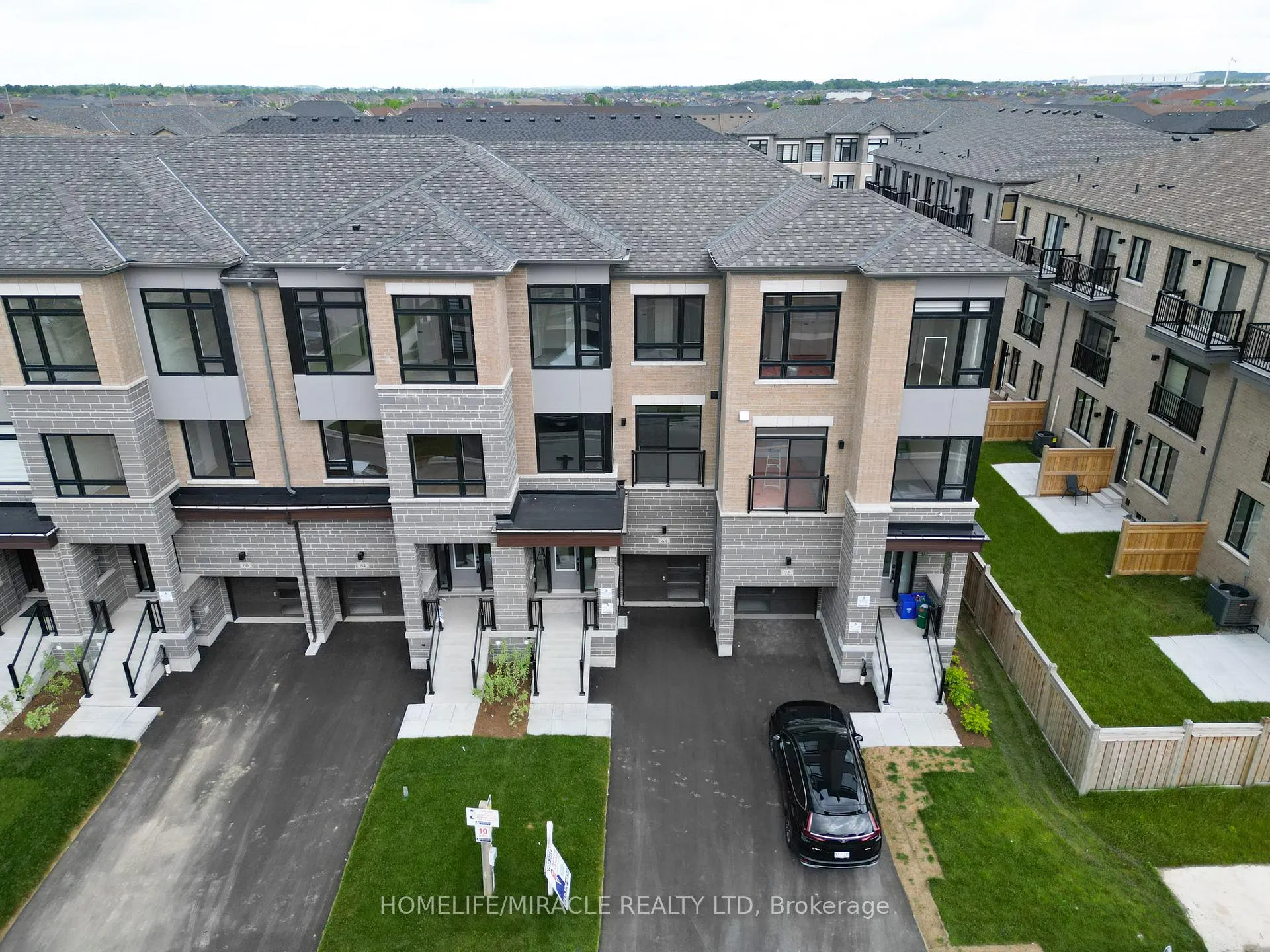 Photo 3 of 68 Tennant Circle, Vaughan, Vellore Village — HOMEH