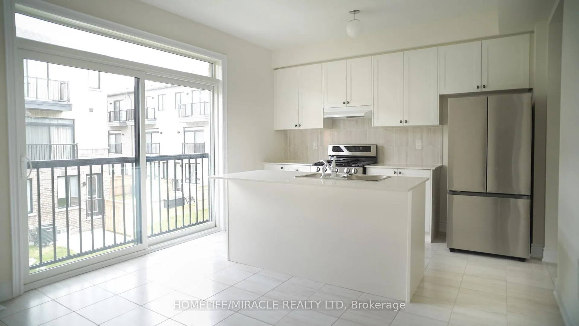 Photo 10 of 68 Tennant Circle, Vaughan, Vellore Village — HOMEH