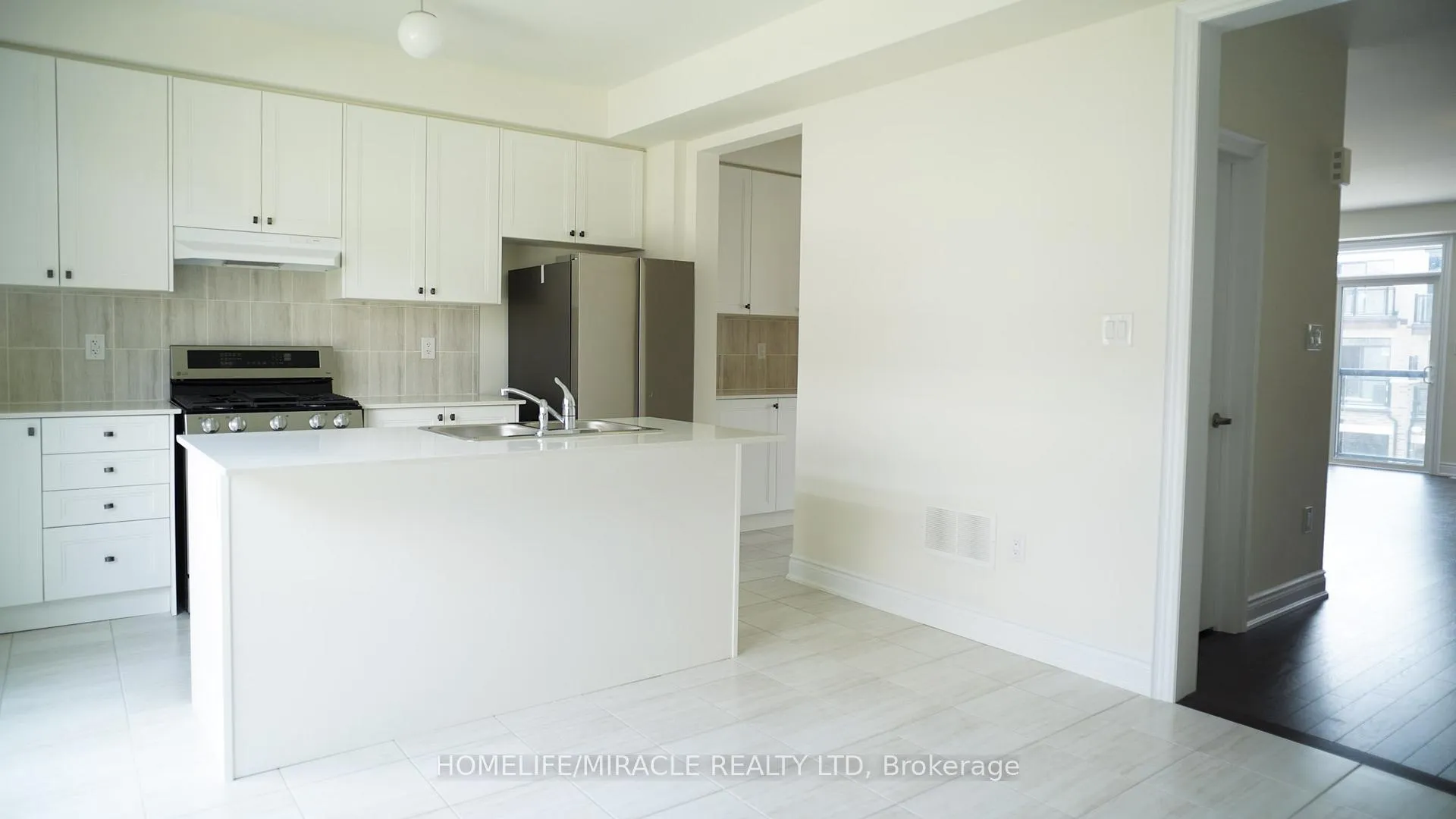 Photo 11 of 68 Tennant Circle, Vaughan, Vellore Village — HOMEH
