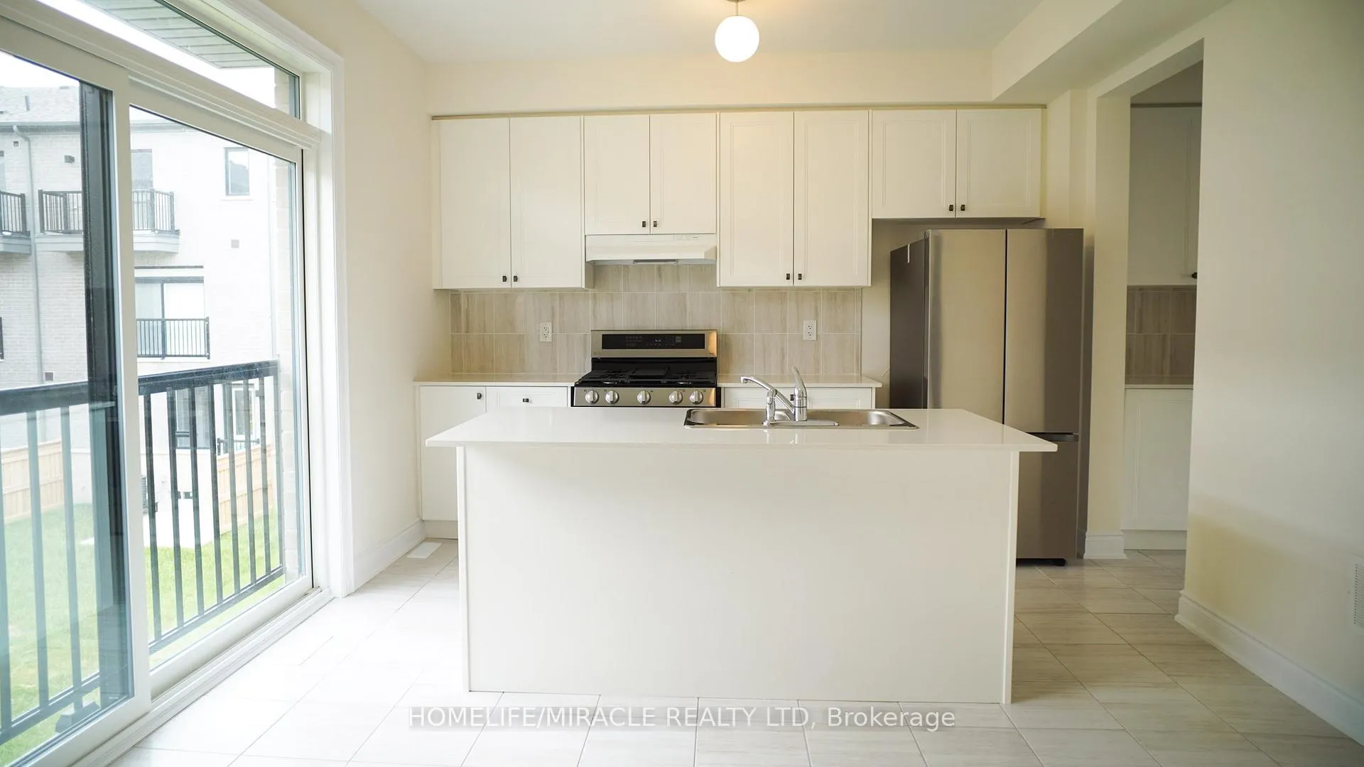 Photo 12 of 68 Tennant Circle, Vaughan, Vellore Village — HOMEH