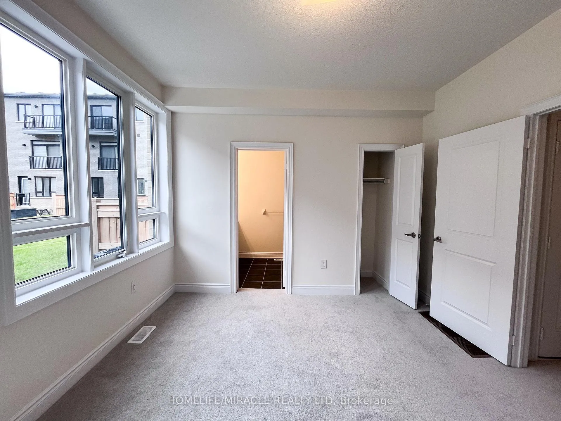 Photo 18 of 68 Tennant Circle, Vaughan, Vellore Village — HOMEH