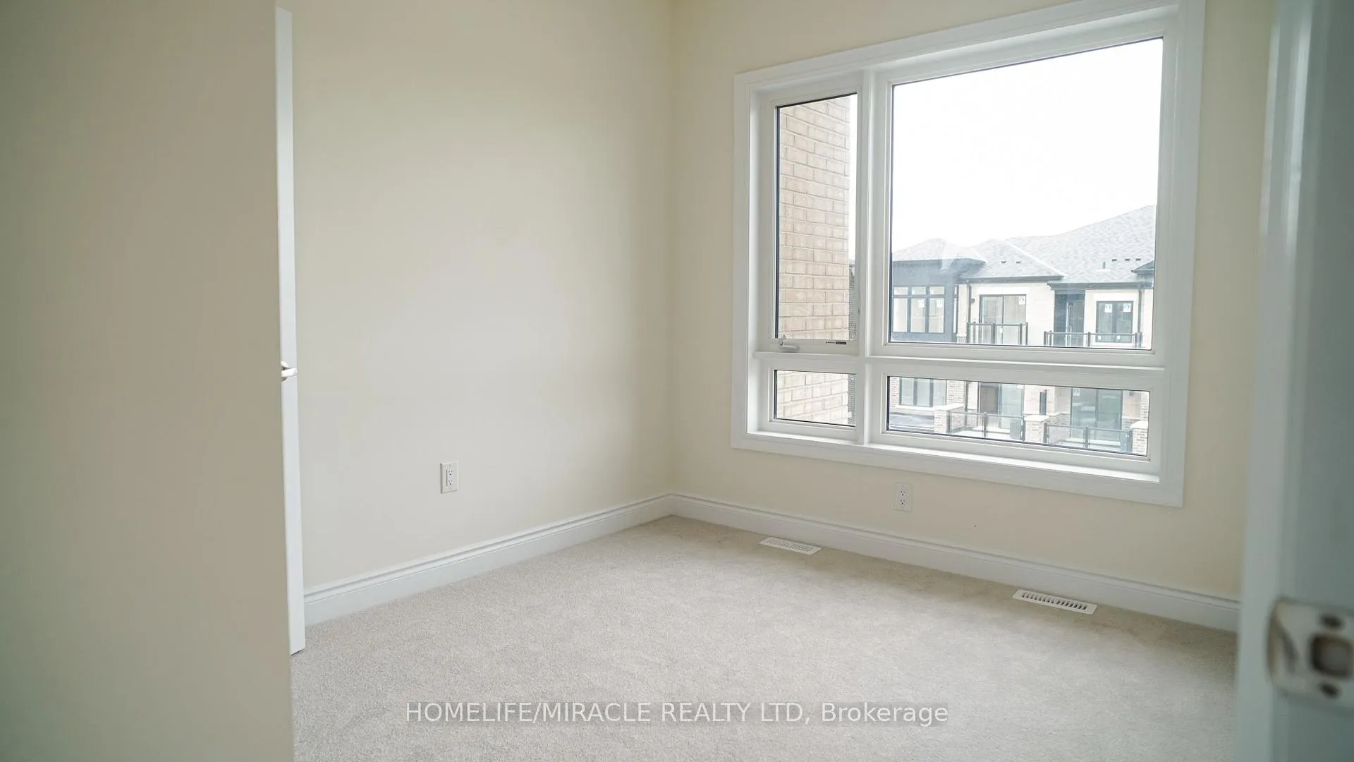 Photo 19 of 68 Tennant Circle, Vaughan, Vellore Village — HOMEH