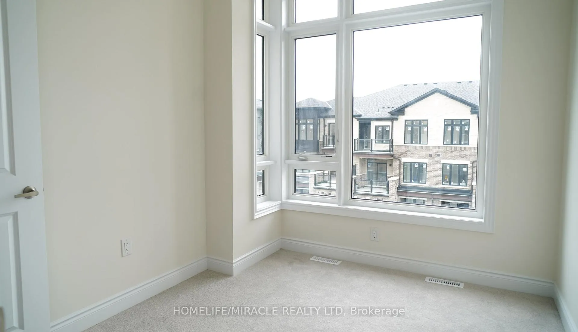 Photo 20 of 68 Tennant Circle, Vaughan, Vellore Village — HOMEH
