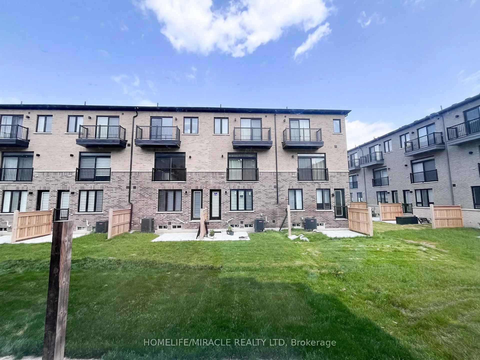 Photo 26 of 68 Tennant Circle, Vaughan, Vellore Village — HOMEH
