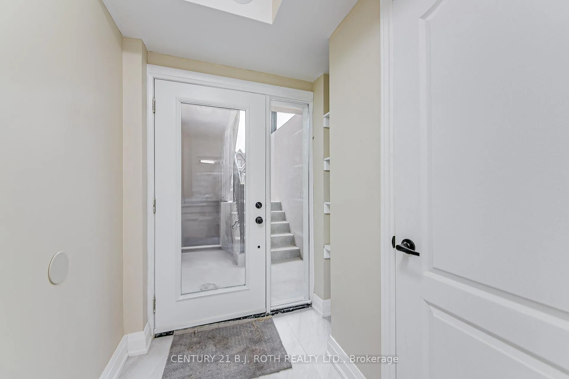 Photo 2 of Unit 1, 98 Peel Street, Barrie, Wellington — HOMEH