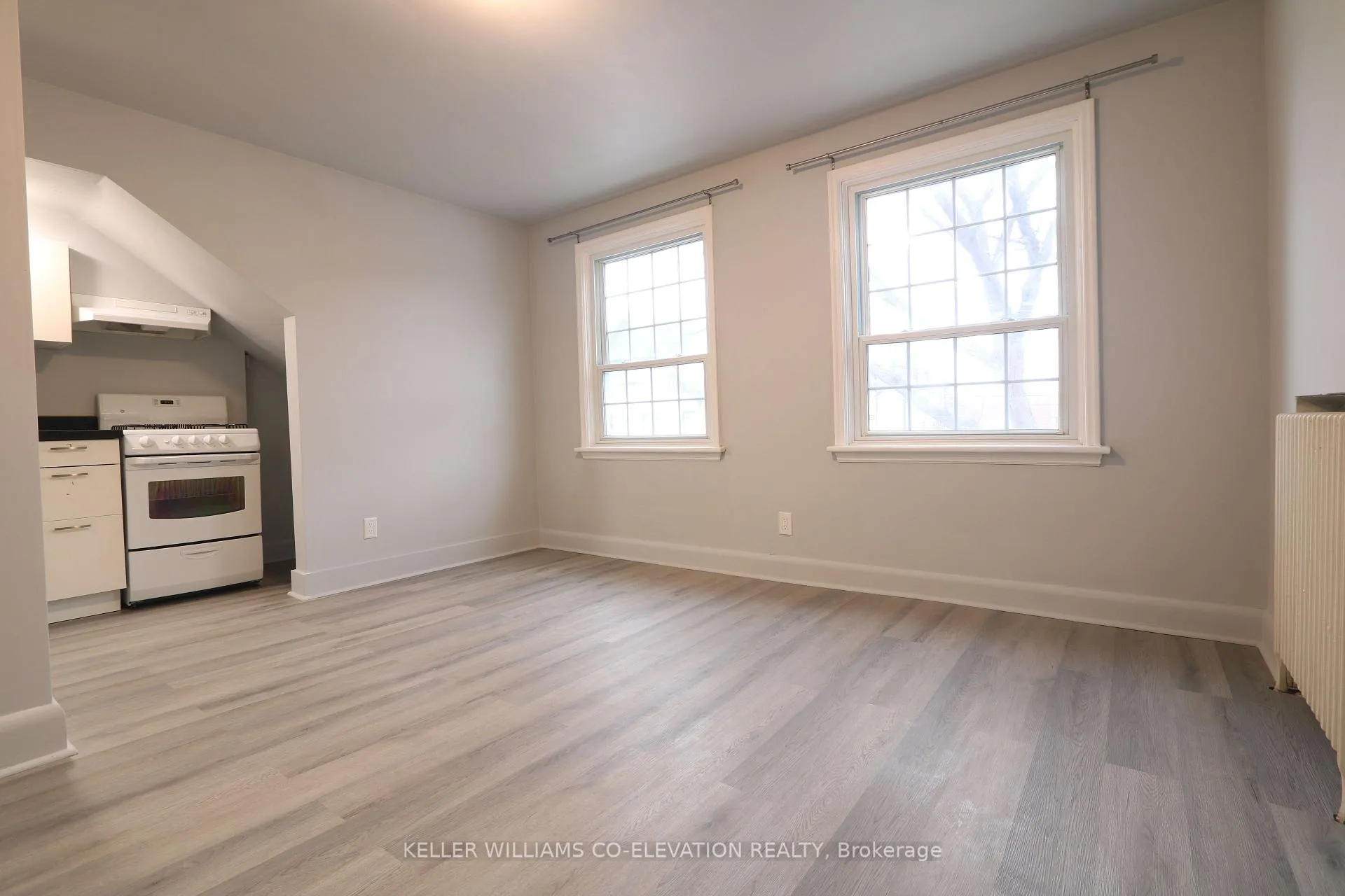 Photo 5 of 130 Sherman Avenue S, Hamilton, Gibson — HOMEH
