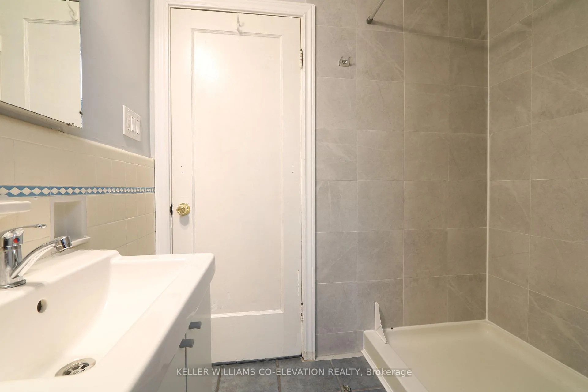 Photo 11 of 130 Sherman Avenue S, Hamilton, Gibson — HOMEH