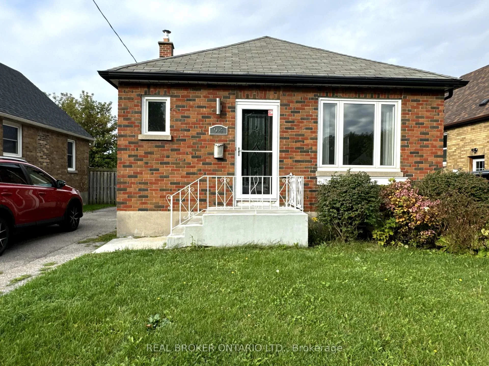 Front of Unit Lower, 94 Lasalle Avenue