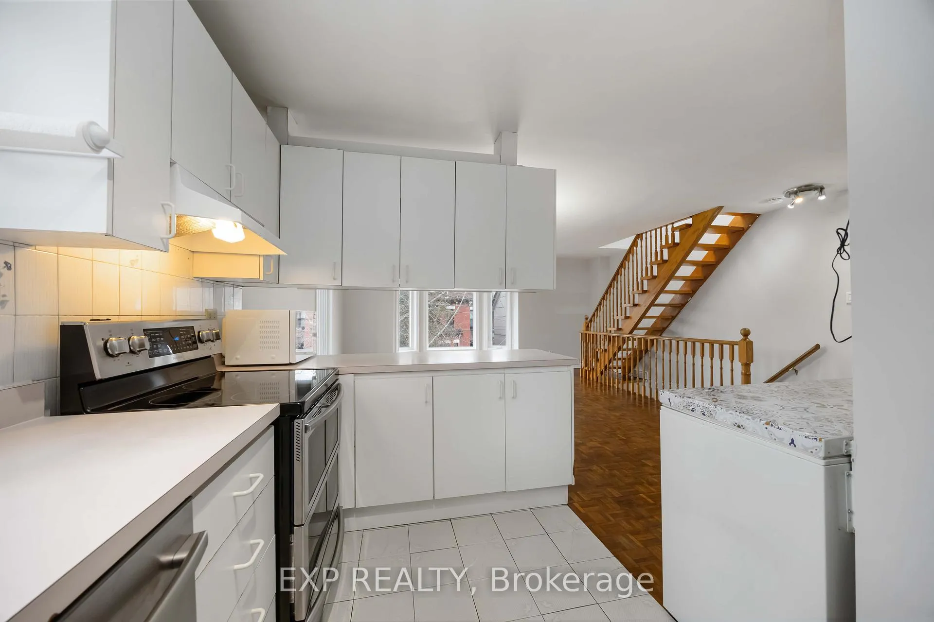 Photo 11 of Unit Upper, 211 Dovercourt Road, Toronto, Trinity-Bellwoods — HOMEH