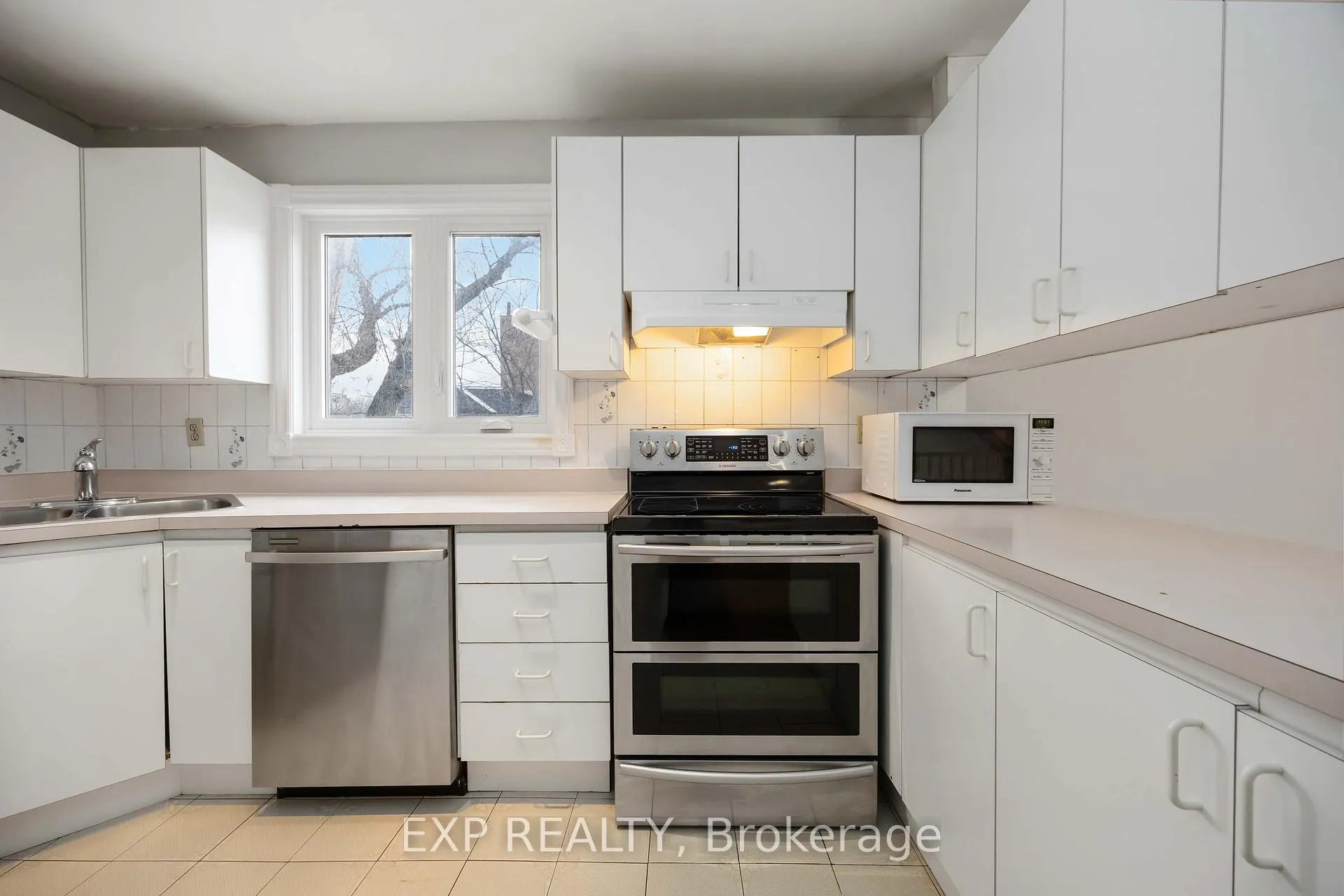 Photo 12 of Unit Upper, 211 Dovercourt Road, Toronto, Trinity-Bellwoods — HOMEH