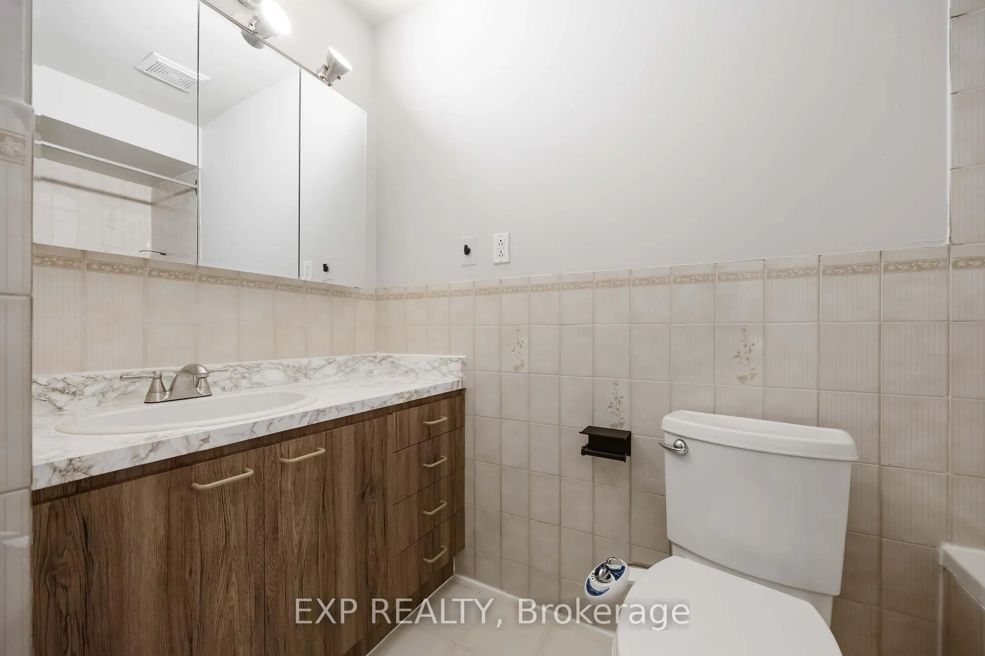 Photo 14 of Unit Upper, 211 Dovercourt Road, Toronto, Trinity-Bellwoods — HOMEH