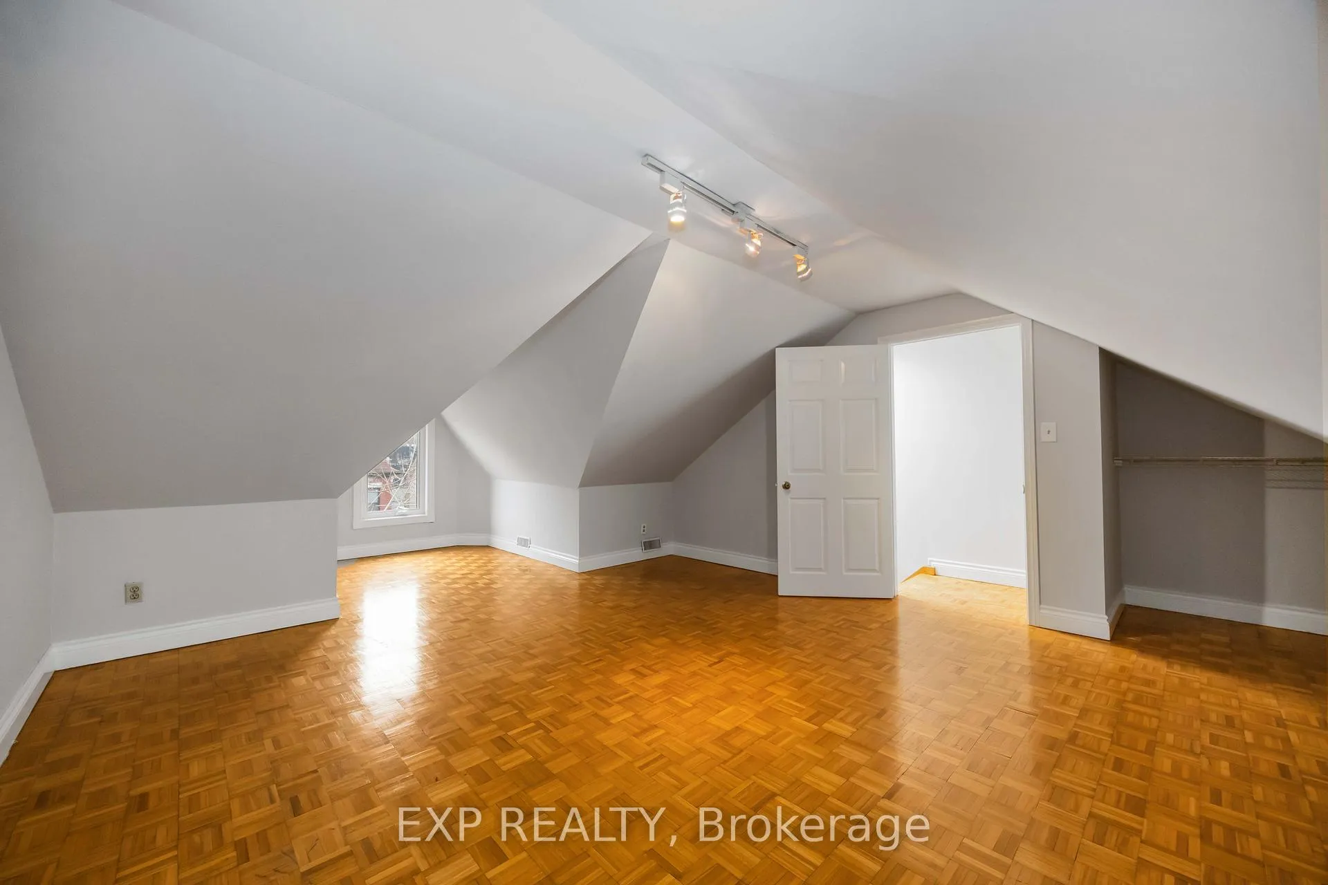 Photo 20 of Unit Upper, 211 Dovercourt Road, Toronto, Trinity-Bellwoods — HOMEH