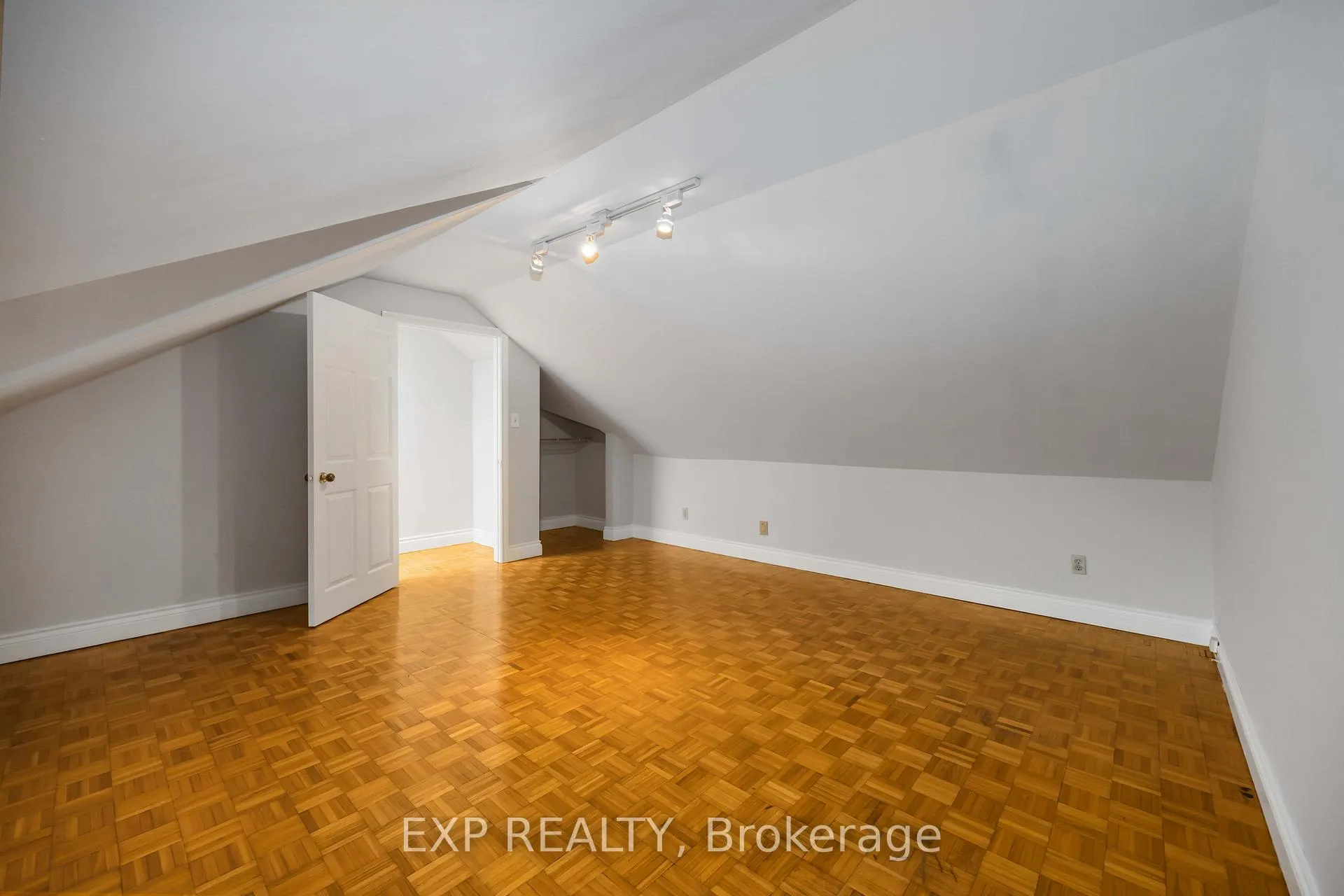 Photo 21 of Unit Upper, 211 Dovercourt Road, Toronto, Trinity-Bellwoods — HOMEH