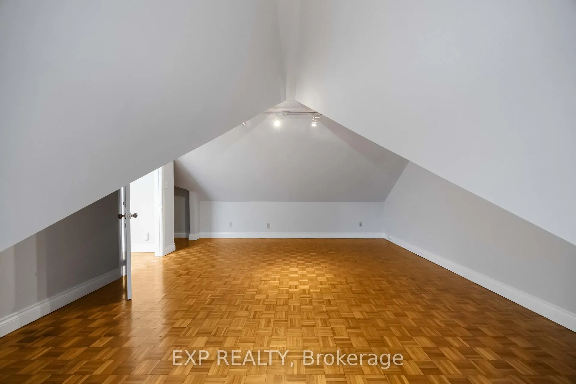 Photo 23 of Unit Upper, 211 Dovercourt Road, Toronto, Trinity-Bellwoods — HOMEH