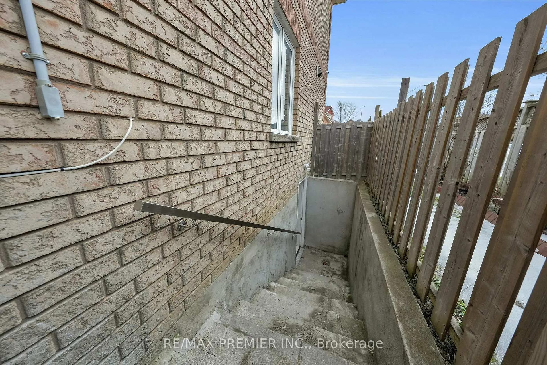 Photo 3 of Unit Basement, 370 Highglen Avenue, Markham, Middlefield — HOMEH