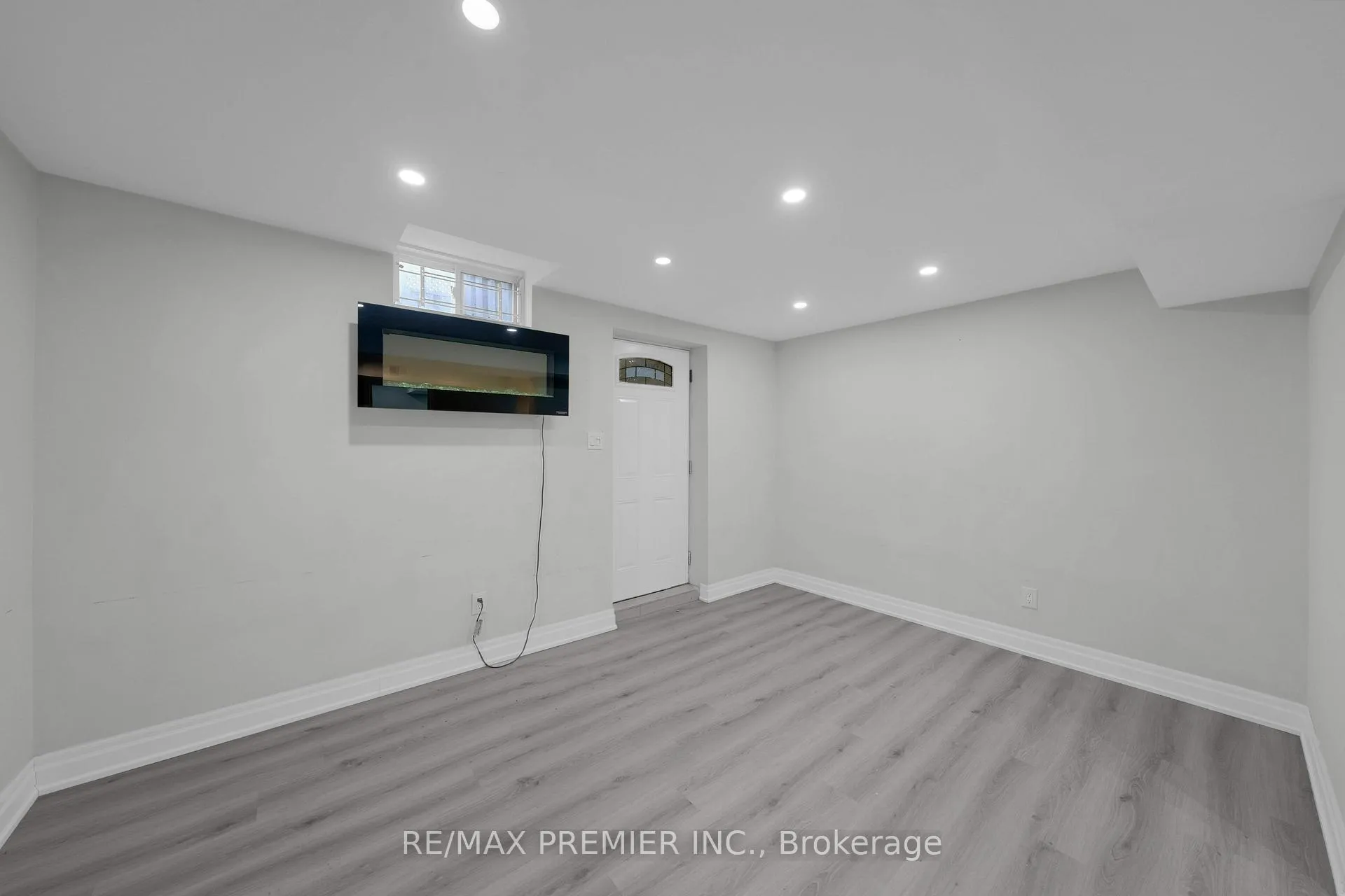 Photo 4 of Unit Basement, 370 Highglen Avenue, Markham, Middlefield — HOMEH