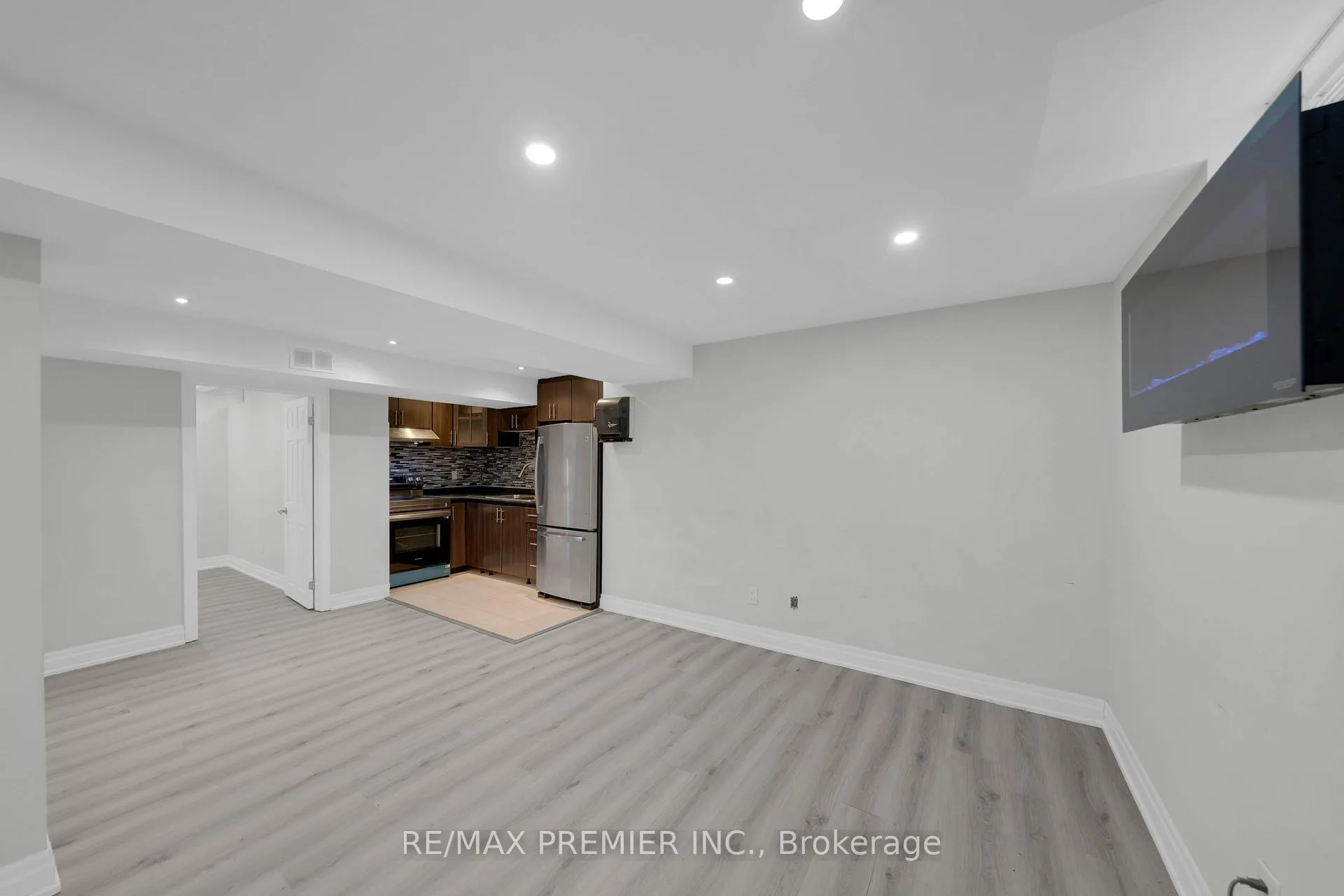 Photo 5 of Unit Basement, 370 Highglen Avenue, Markham, Middlefield — HOMEH