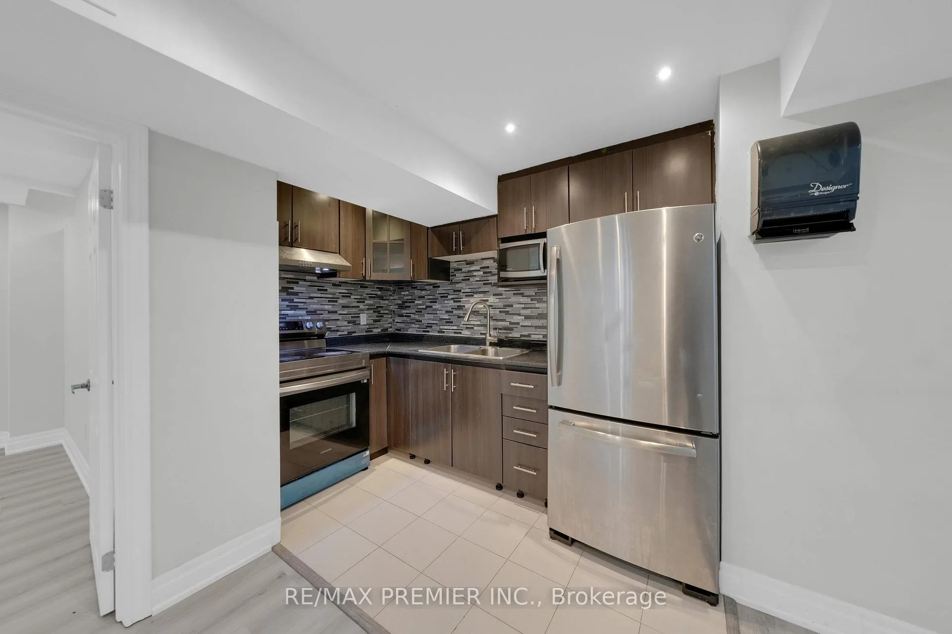 Photo 6 of Unit Basement, 370 Highglen Avenue, Markham, Middlefield — HOMEH