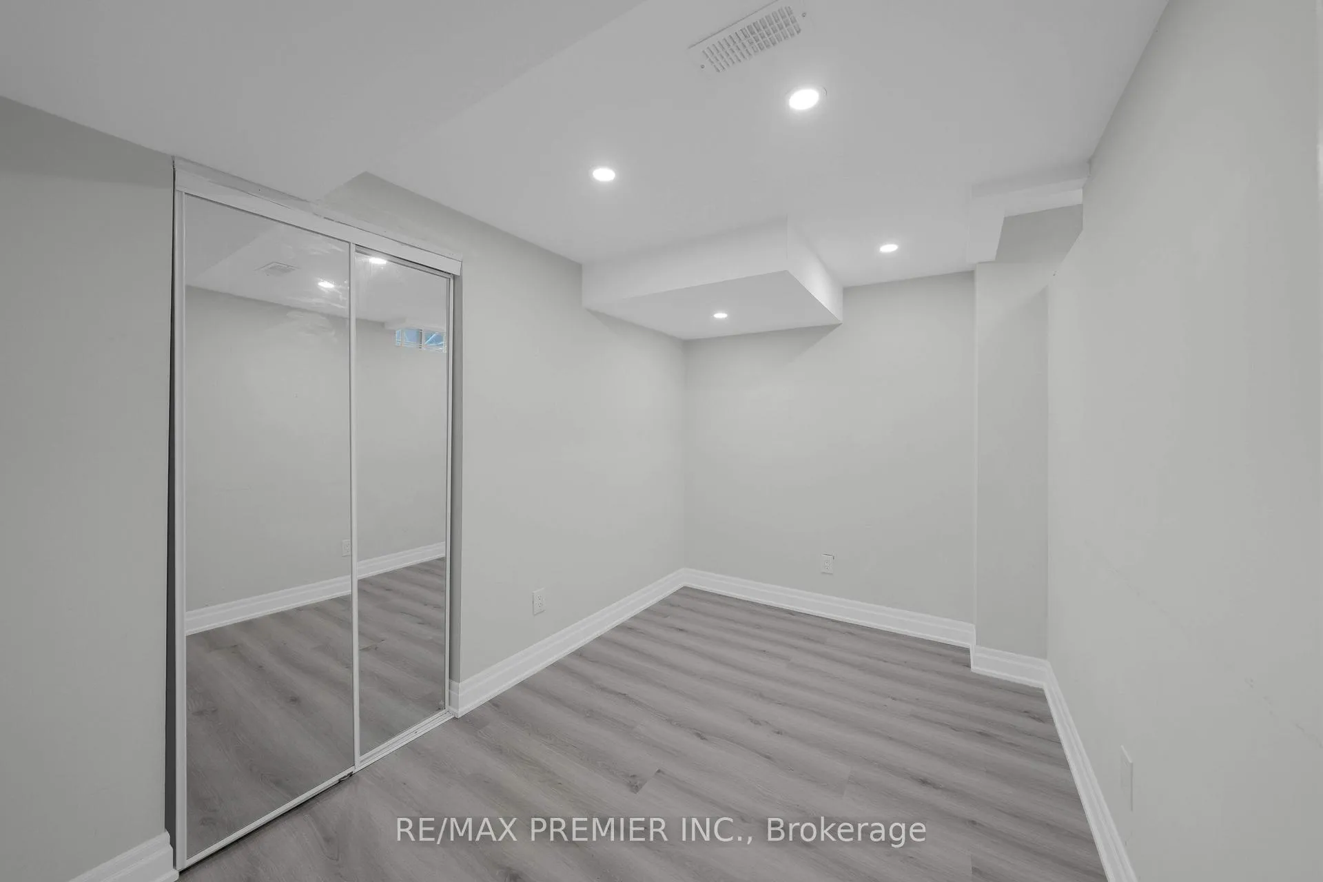 Photo 7 of Unit Basement, 370 Highglen Avenue, Markham, Middlefield — HOMEH