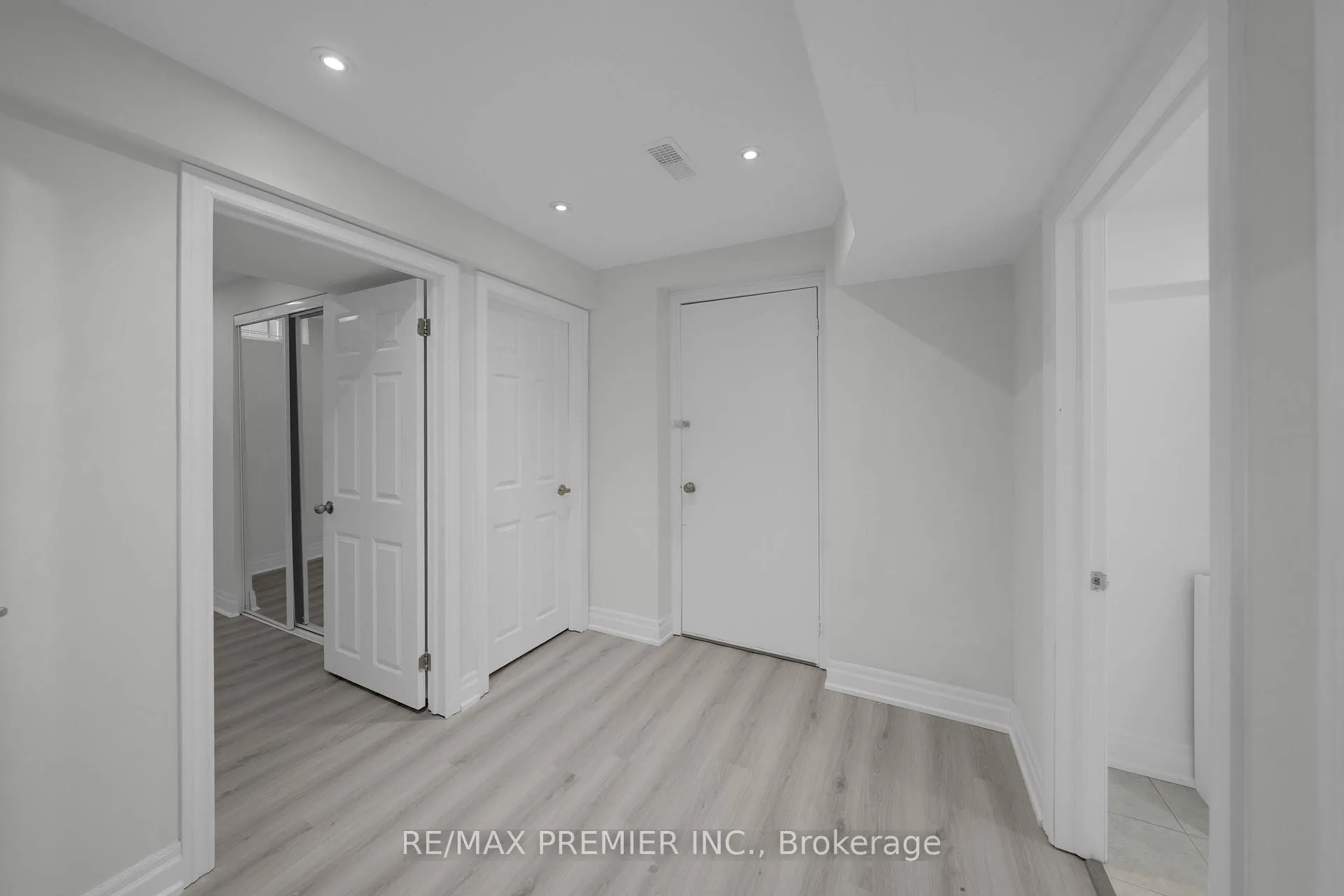 Photo 9 of Unit Basement, 370 Highglen Avenue, Markham, Middlefield — HOMEH