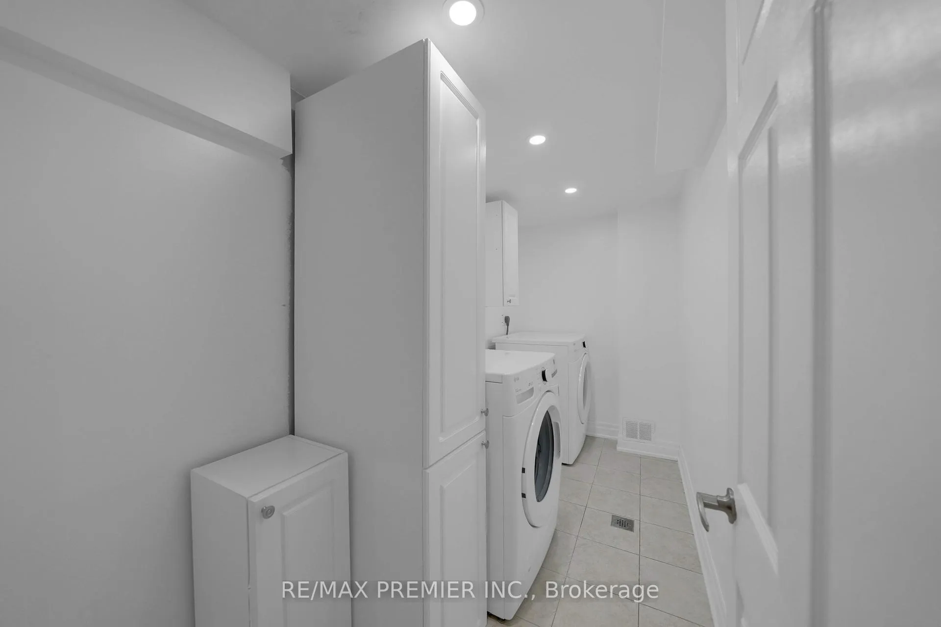 Photo 11 of Unit Basement, 370 Highglen Avenue, Markham, Middlefield — HOMEH
