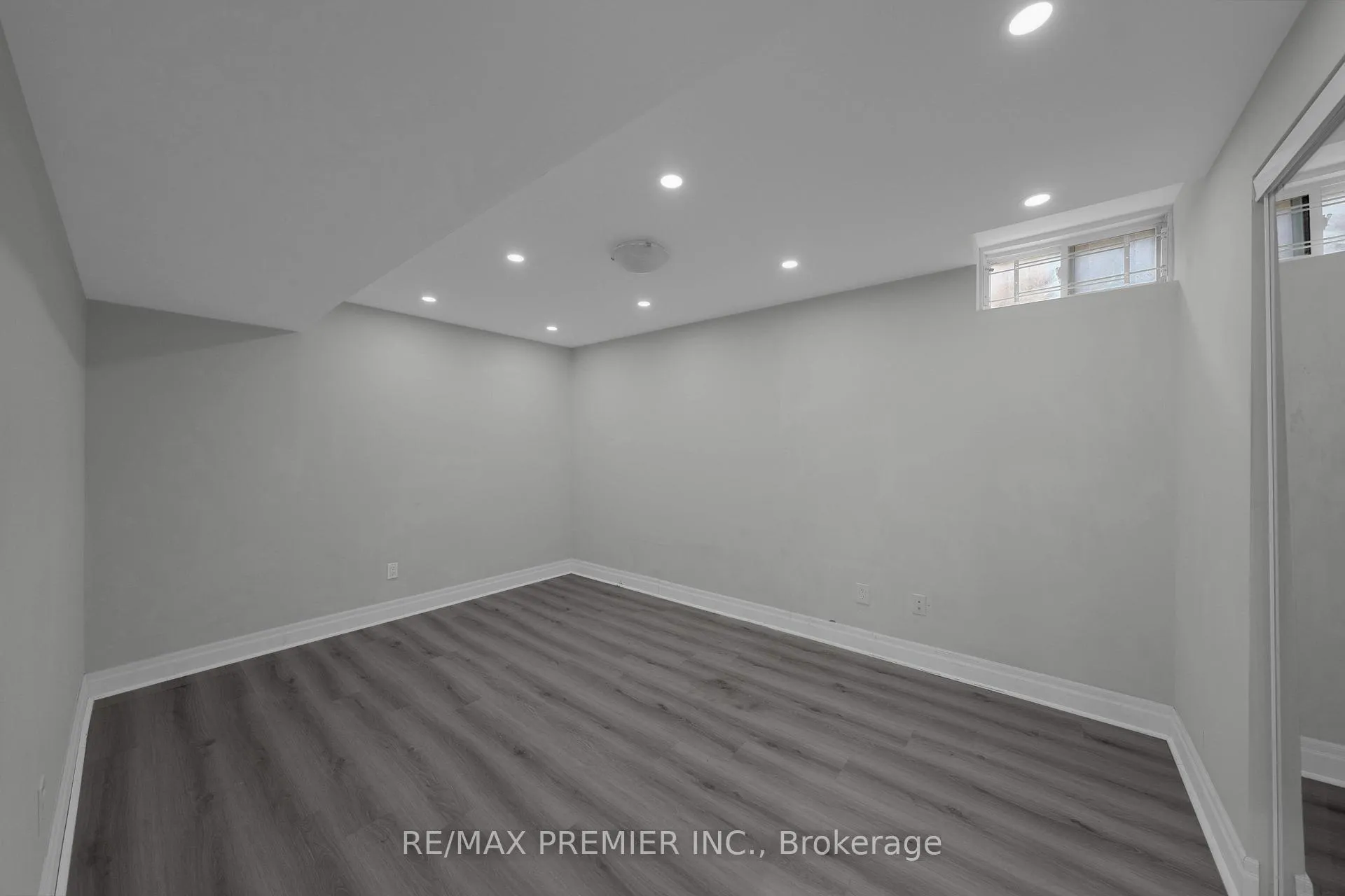 Photo 12 of Unit Basement, 370 Highglen Avenue, Markham, Middlefield — HOMEH