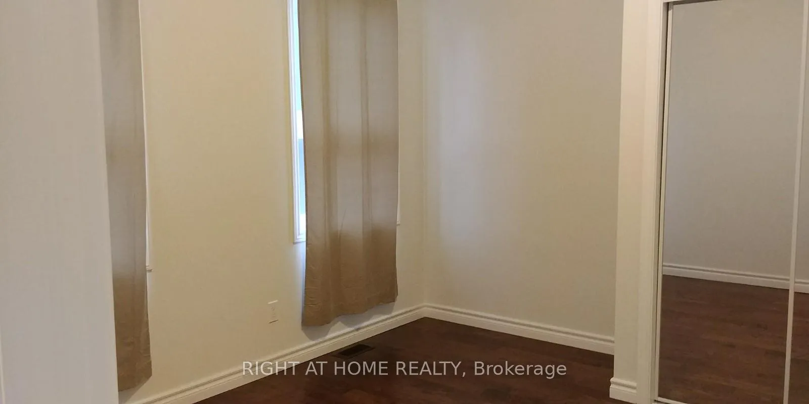 Photo 6 of Unit 3, 89 Bellwoods Avenue, Toronto, Trinity-Bellwoods — HOMEH