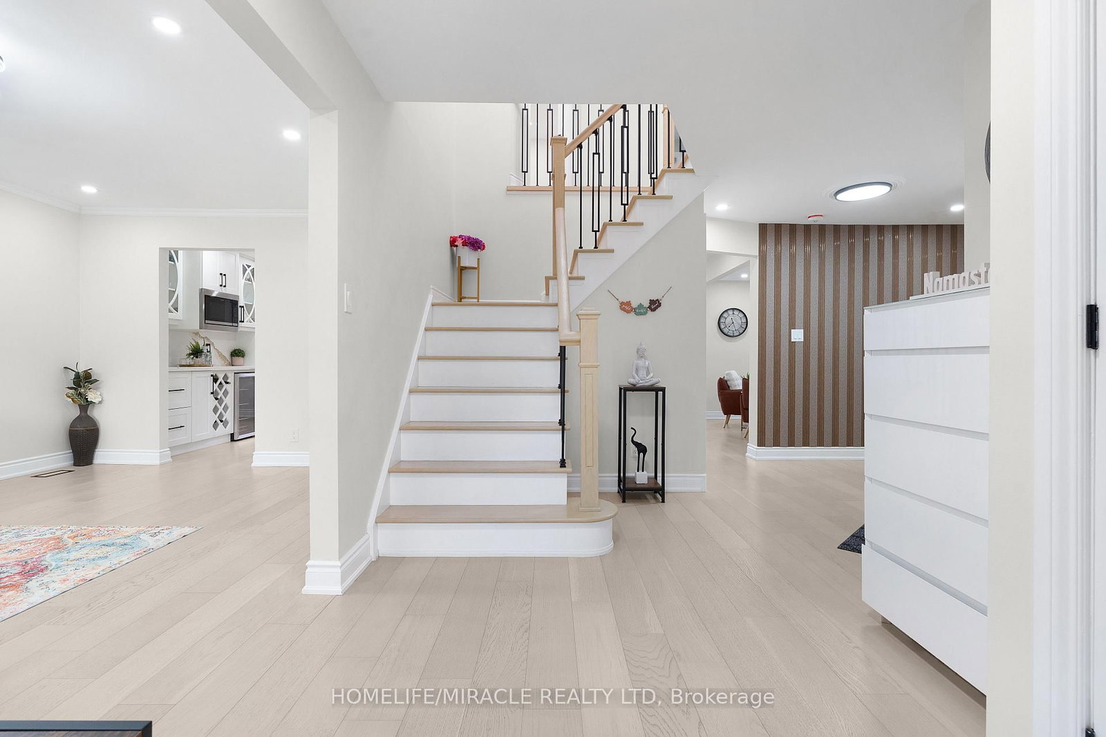 Photo 5 of 57 Springmount Dr, Kitchener — HOMEH
