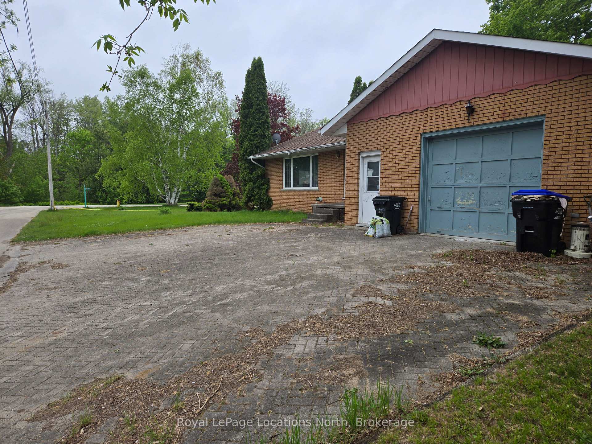Photo 2 of 233 Mowat Street S, Clearview, Stayner — HOMEH