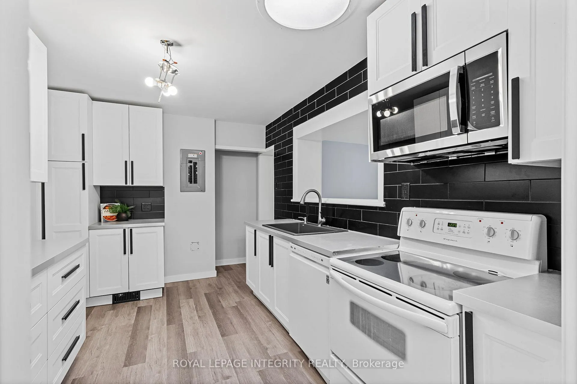 Photo 12 of 1116 Cline Crescent, Ottawa, Bel Air Heights — HOMEH
