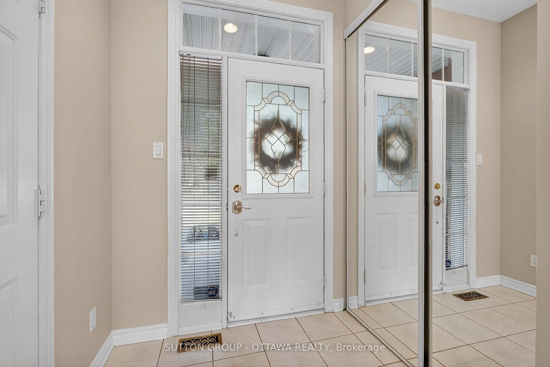 Photo 8 of 990 Markwick Crescent, Ottawa, Notting Hill/Summerside — HOMEH