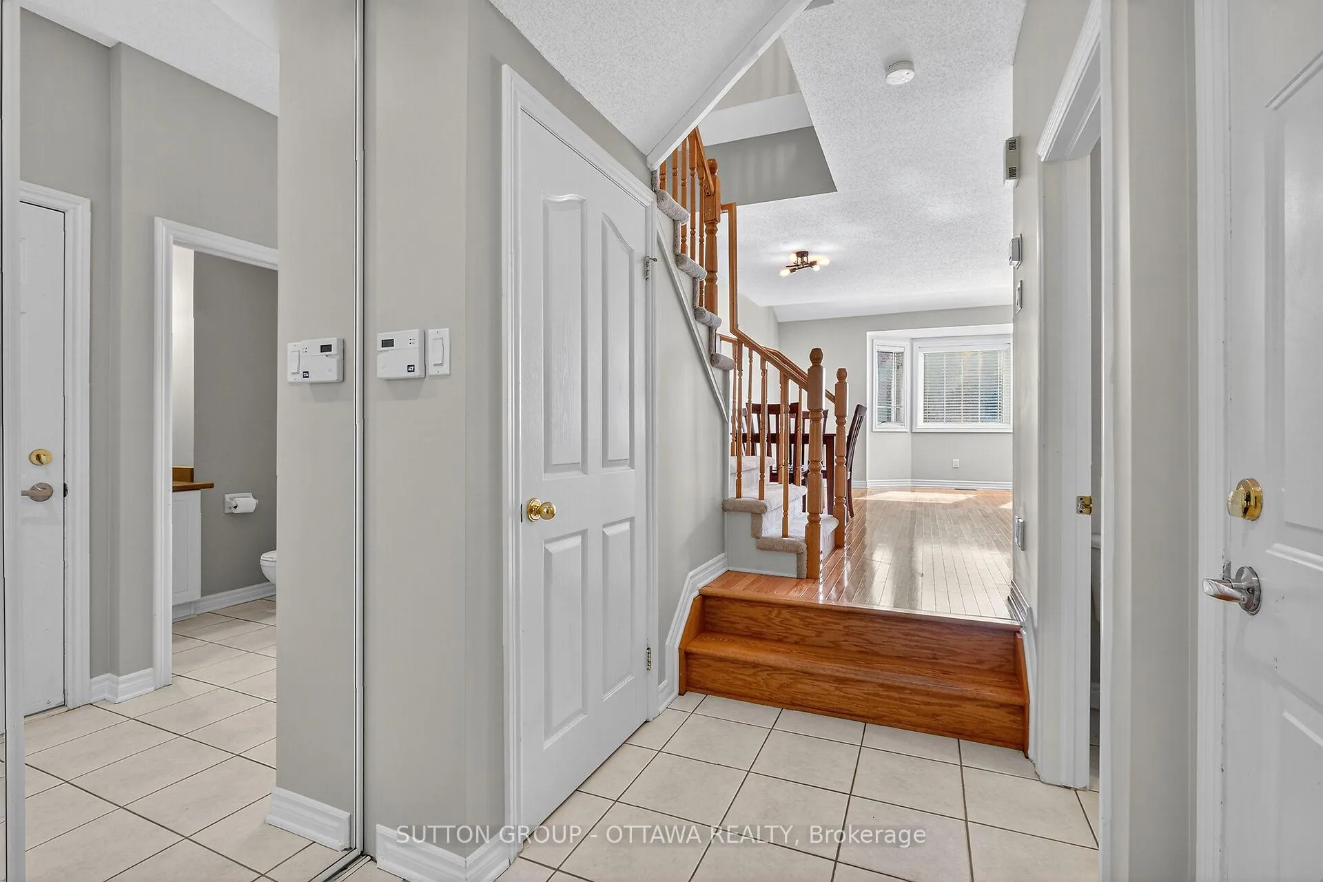 Photo 10 of 990 Markwick Crescent, Ottawa, Notting Hill/Summerside — HOMEH