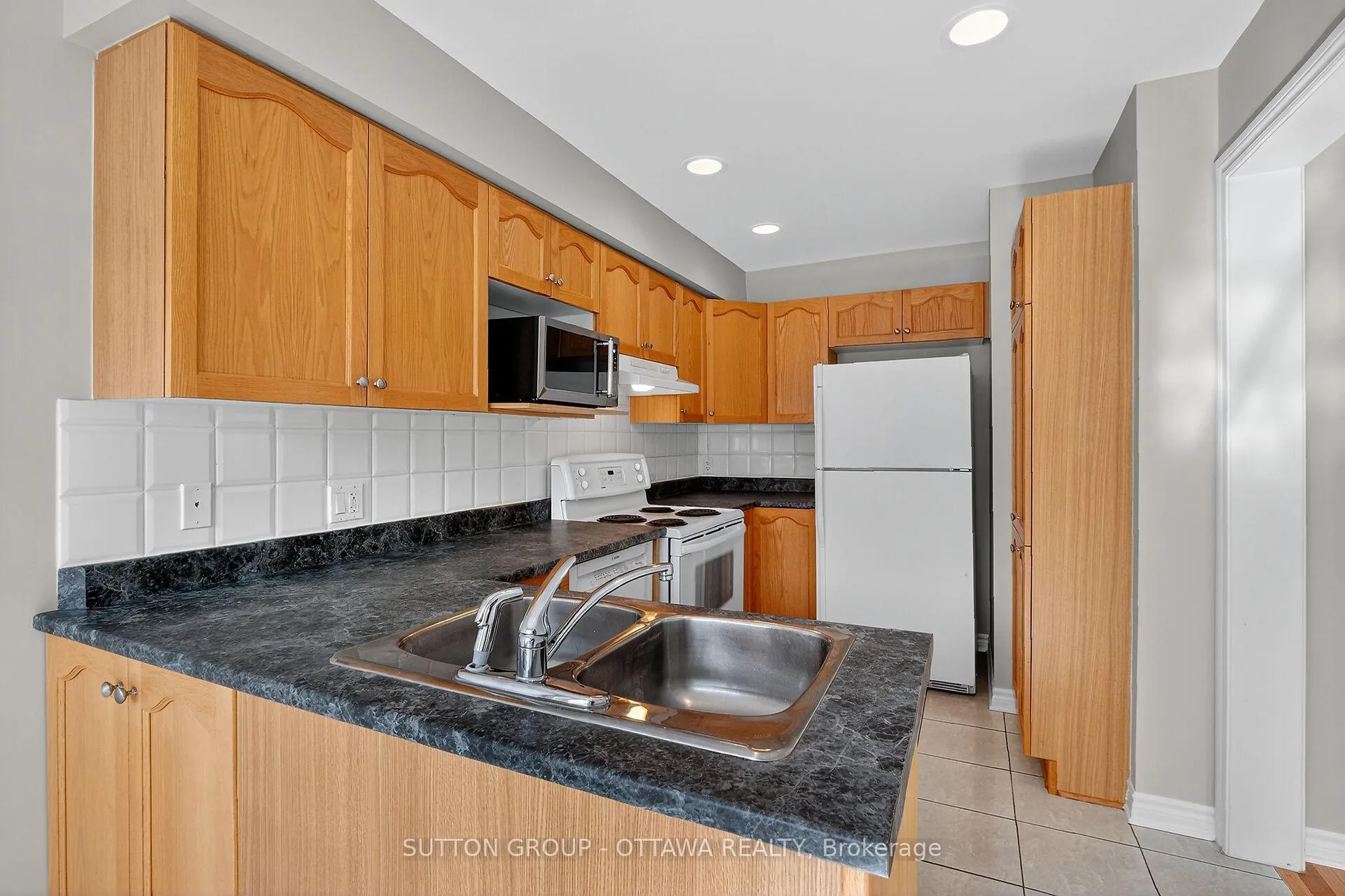 Photo 23 of 990 Markwick Crescent, Ottawa, Notting Hill/Summerside — HOMEH
