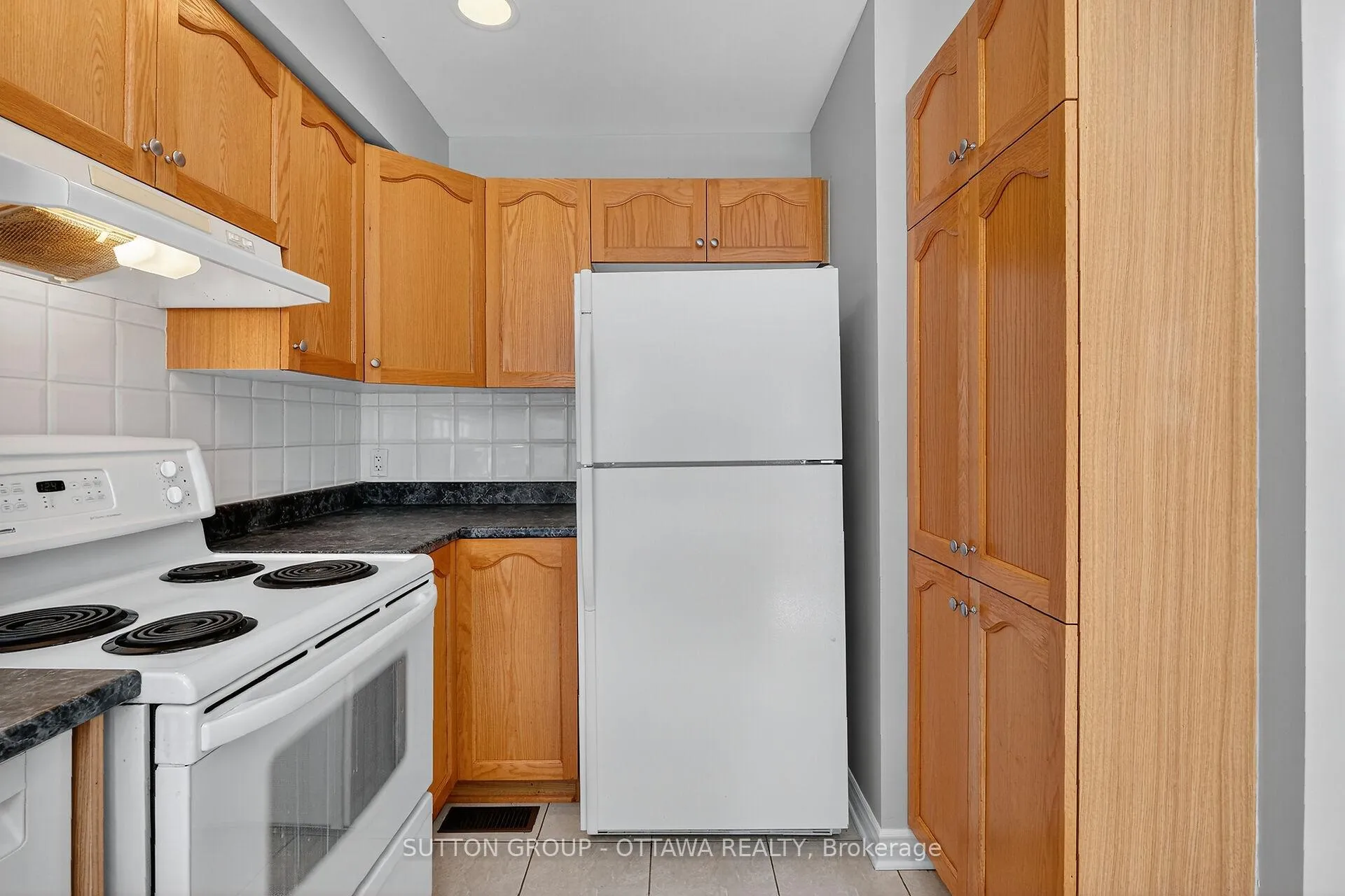 Photo 27 of 990 Markwick Crescent, Ottawa, Notting Hill/Summerside — HOMEH