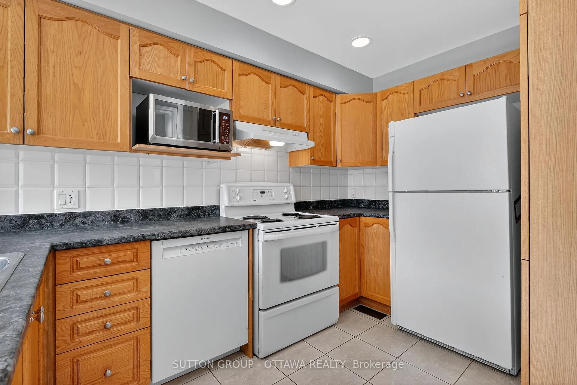 Photo 28 of 990 Markwick Crescent, Ottawa, Notting Hill/Summerside — HOMEH