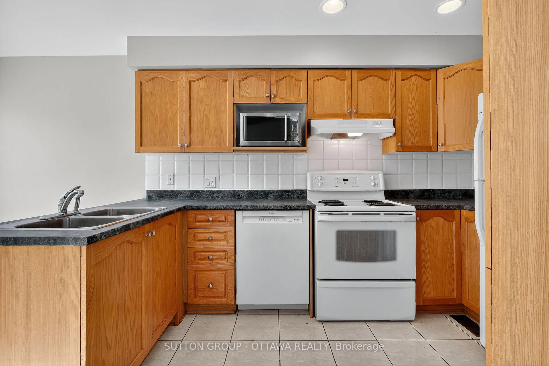 Photo 31 of 990 Markwick Crescent, Ottawa, Notting Hill/Summerside — HOMEH