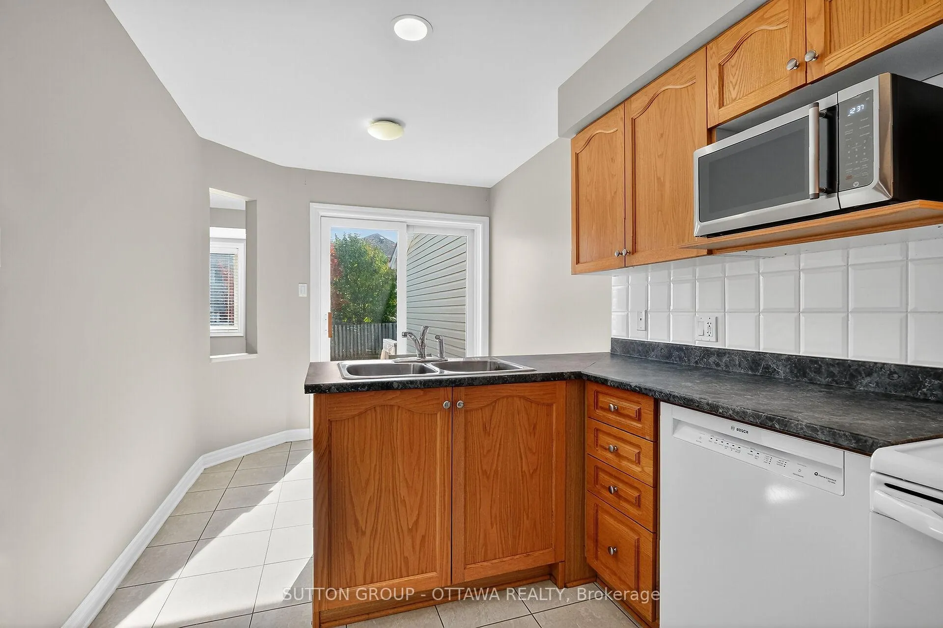 Photo 35 of 990 Markwick Crescent, Ottawa, Notting Hill/Summerside — HOMEH