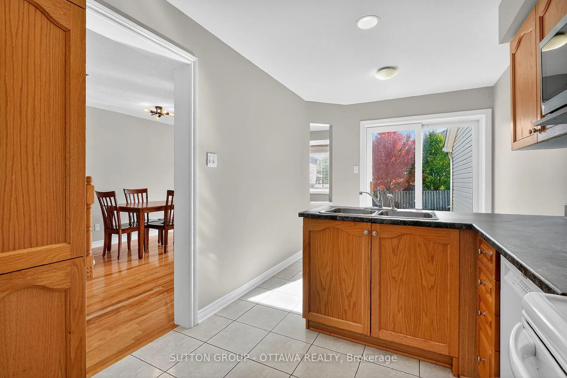Photo 37 of 990 Markwick Crescent, Ottawa, Notting Hill/Summerside — HOMEH