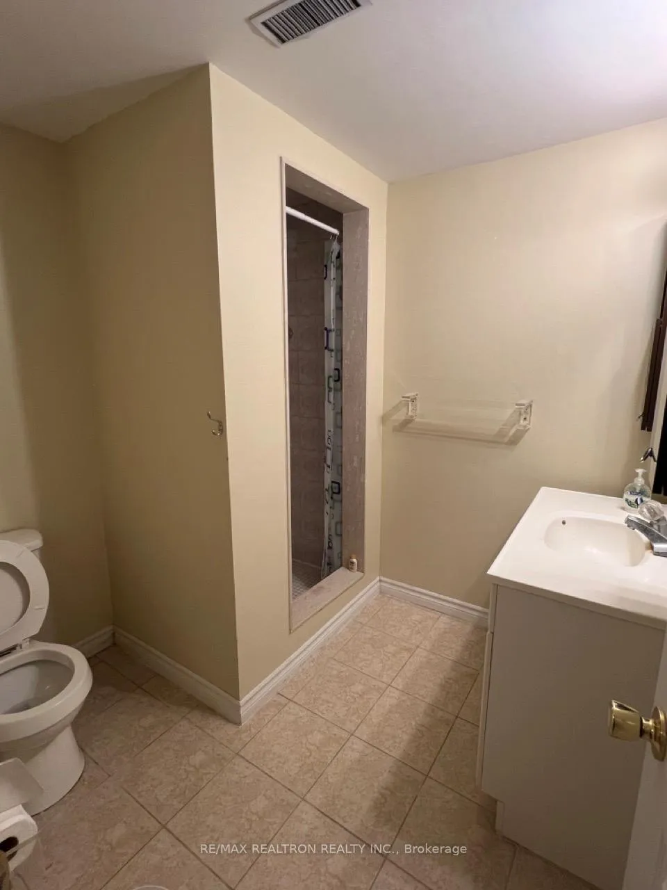 Photo 3 of Unit Bsmt, 26 Charnwood Place, Markham, Aileen-Willowbrook — HOMEH