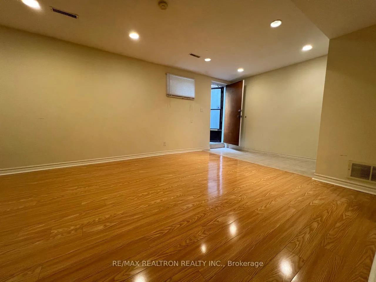 Photo 10 of Unit Bsmt, 26 Charnwood Place, Markham, Aileen-Willowbrook — HOMEH
