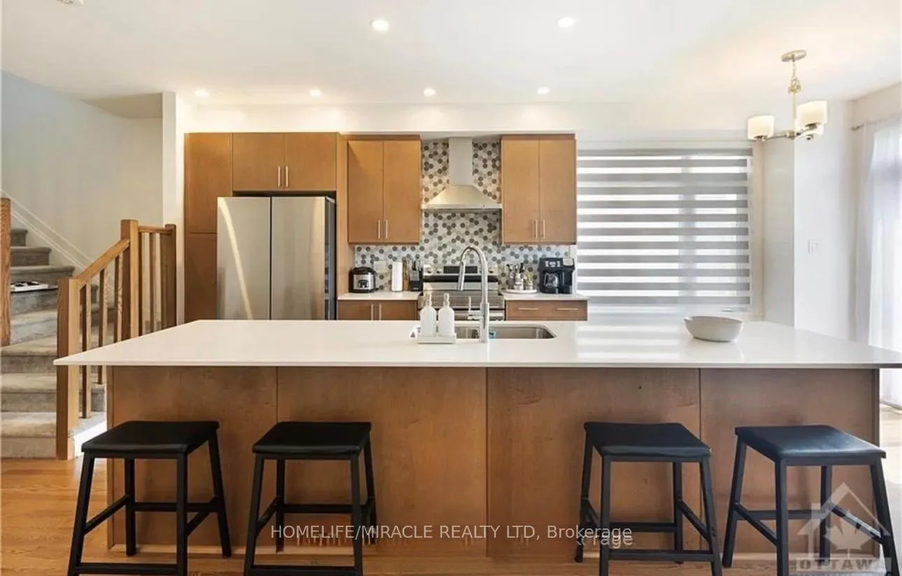 Photo 8 of 208 Monticello Avenue, Ottawa, Kanata - Emerald Meadows/Trailwest — HOMEH