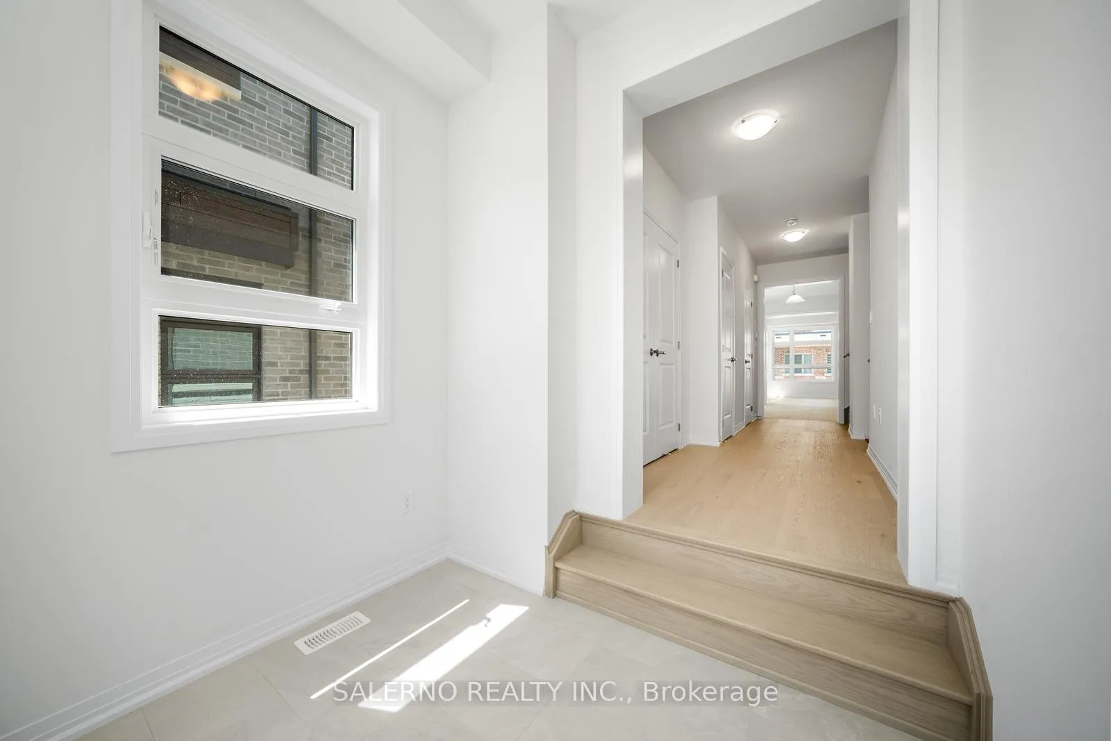 Photo 5 of 115 Adario Crescent, Vaughan, Vellore Village — HOMEH