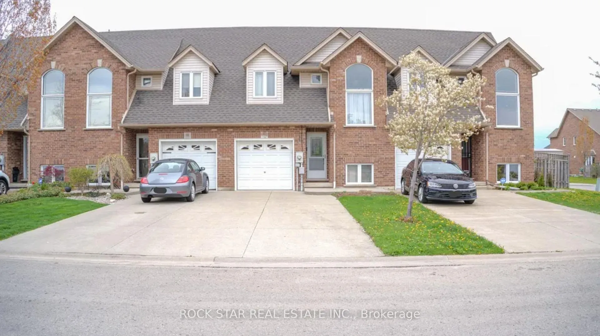 Front of 21 Bluegrass Crescent