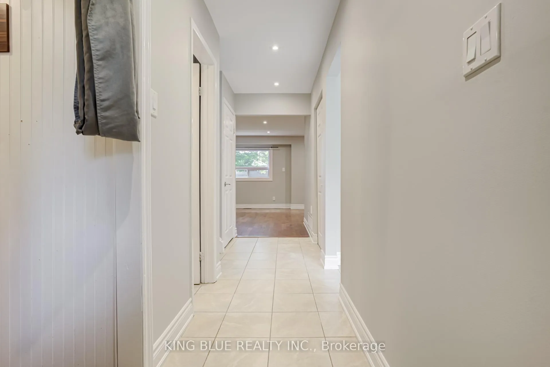 Photo 5 of 90 Daniele Avenue, New Tecumseth, Beeton — HOMEH