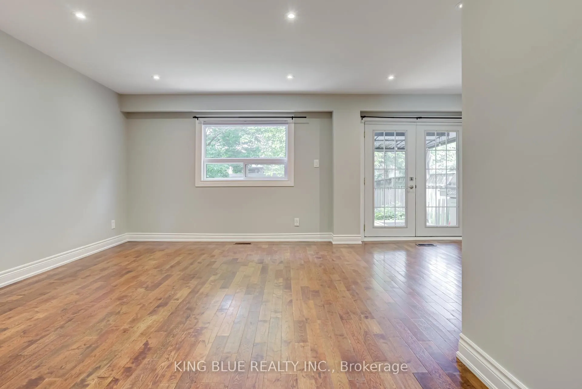Photo 6 of 90 Daniele Avenue, New Tecumseth, Beeton — HOMEH