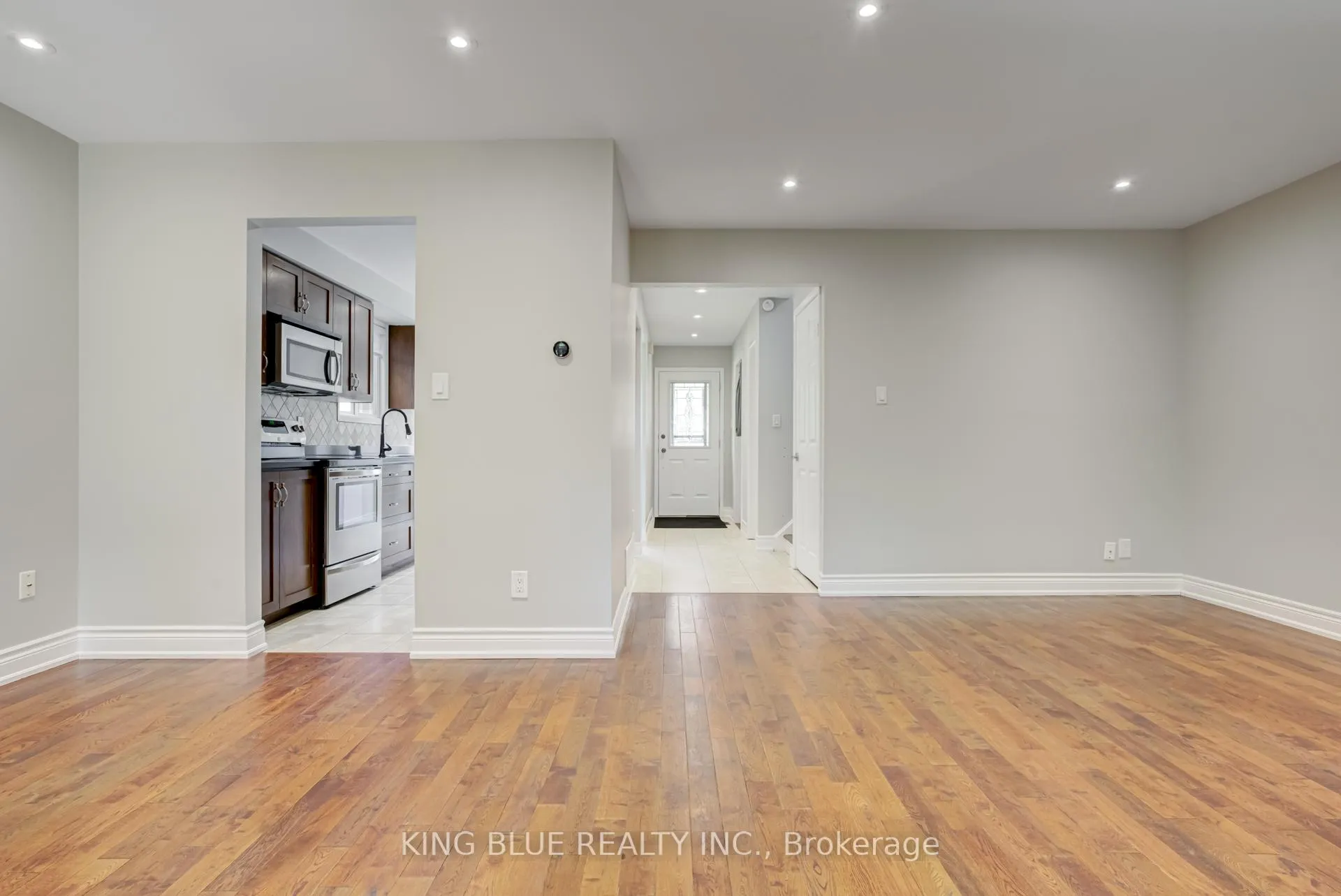 Photo 7 of 90 Daniele Avenue, New Tecumseth, Beeton — HOMEH